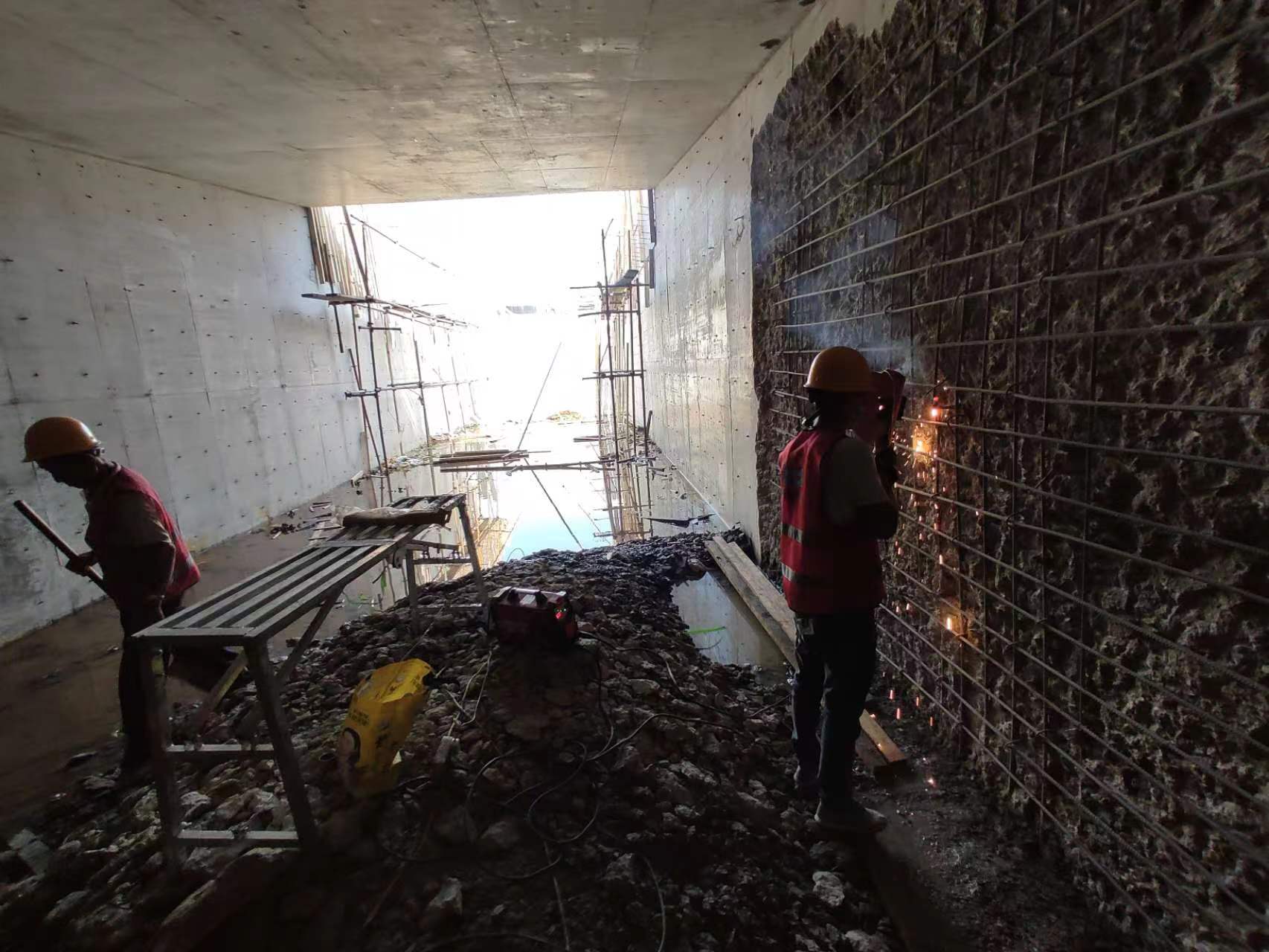 吉林挖断承重墙导致楼体开裂，加固施工方案出炉
